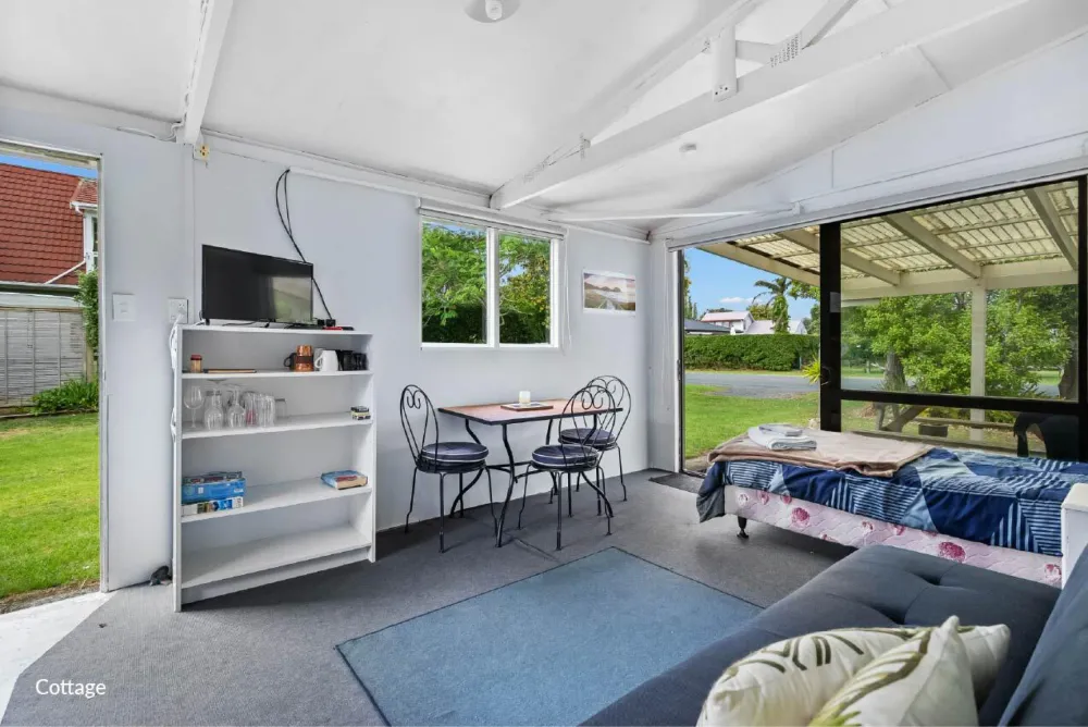 Photos of 4 Ringer Avenue
