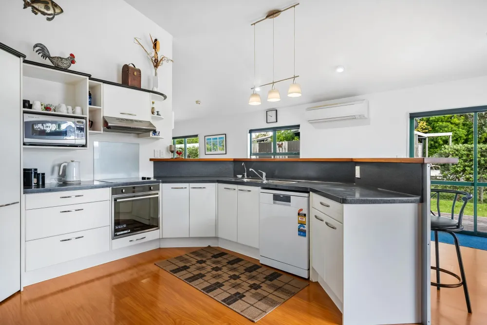 Photos of 4 Ringer Avenue