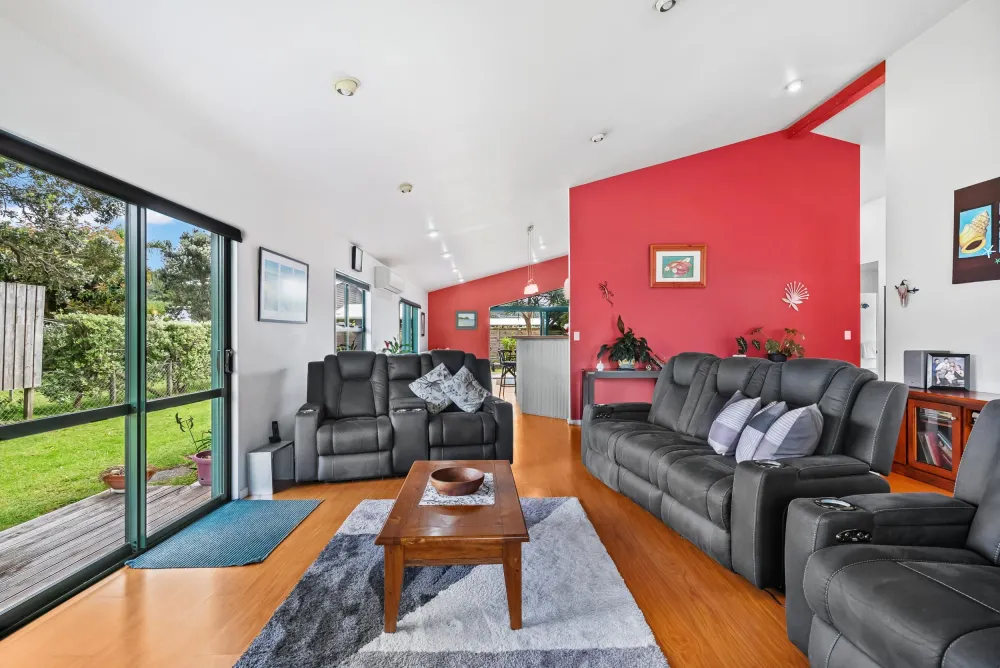Photos of 4 Ringer Avenue