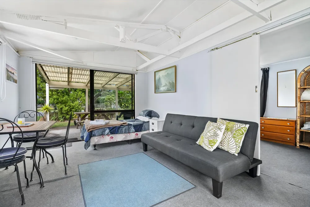Photos of 4 Ringer Avenue