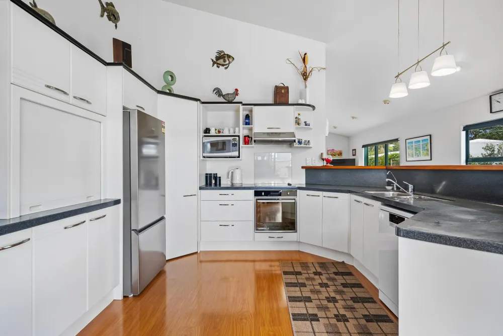 Photos of 4 Ringer Avenue