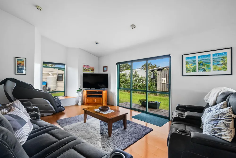 Photos of 4 Ringer Avenue