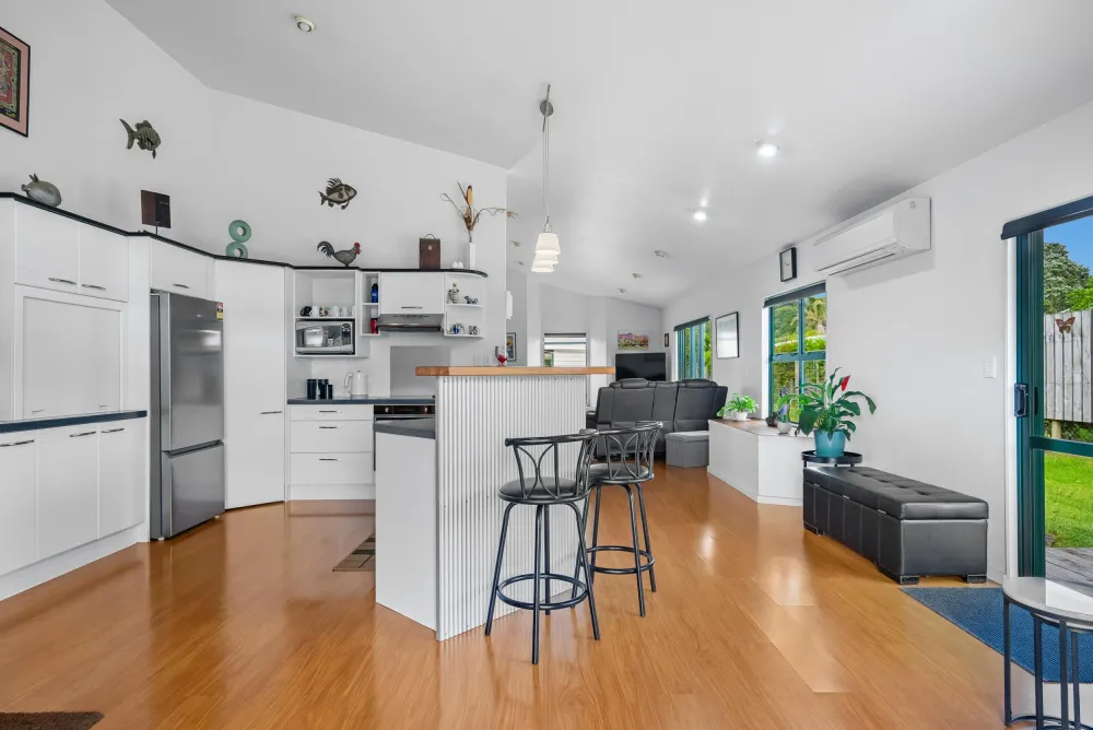 Photos of 4 Ringer Avenue