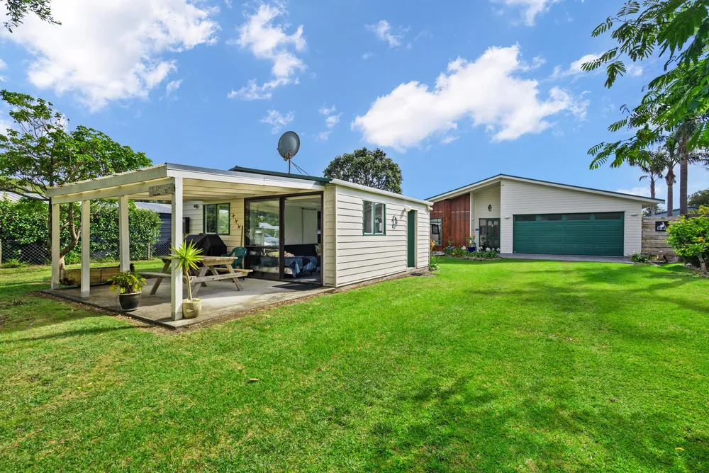 Photos of 4 Ringer Avenue