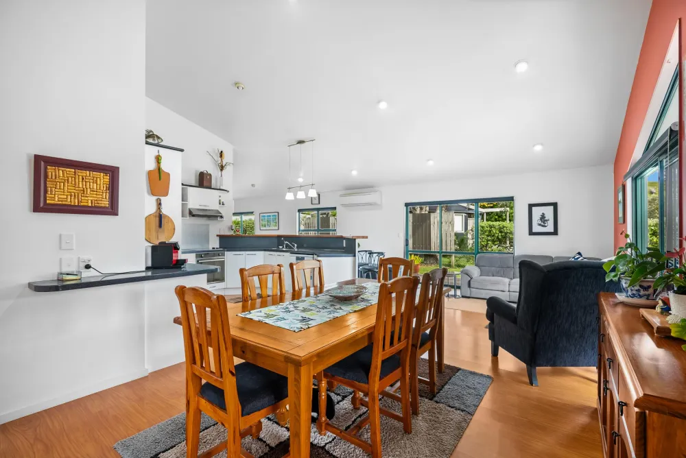Photos of 4 Ringer Avenue