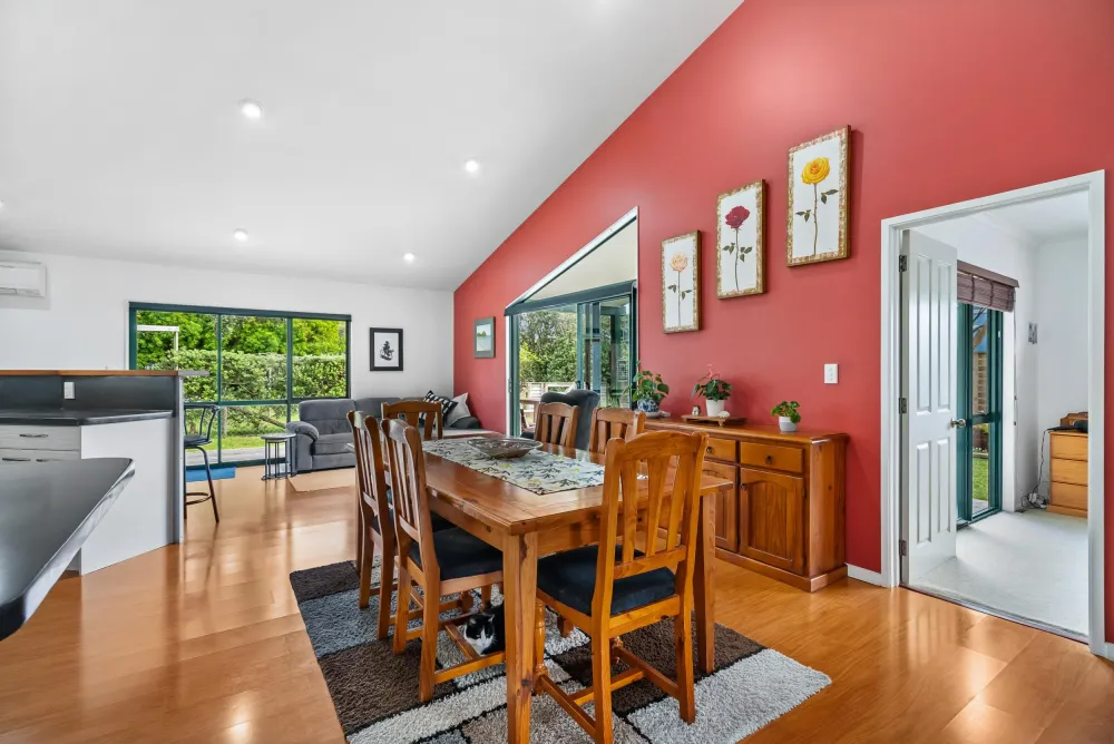 Photos of 4 Ringer Avenue