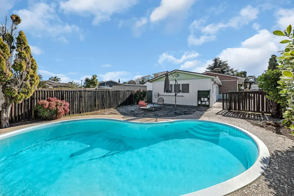 Photos of 21 Fairburn Road
