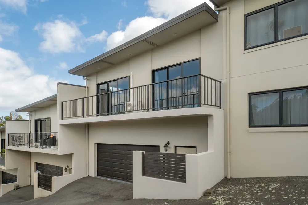 Photos of 22B Sheppard Street