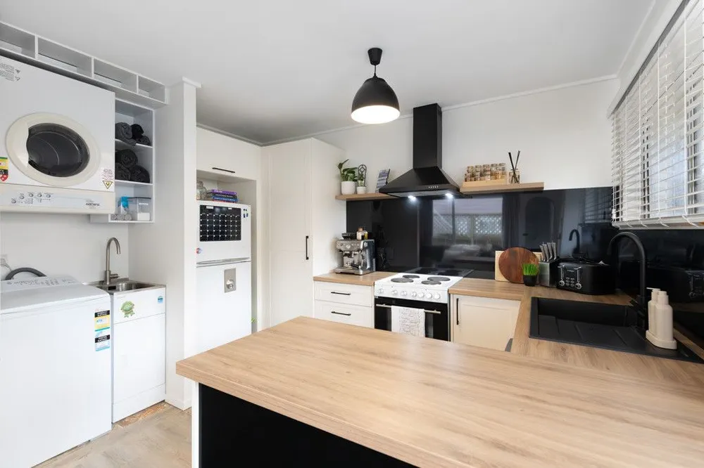 Photos of 9/171 Queens Drive