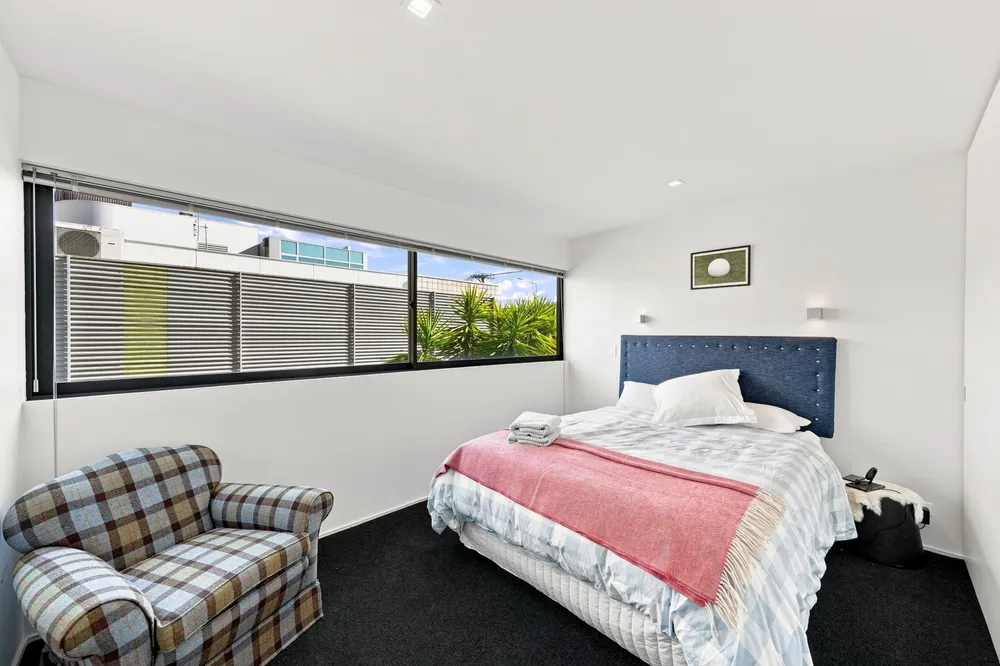 Photos of 1 Millbank Lane