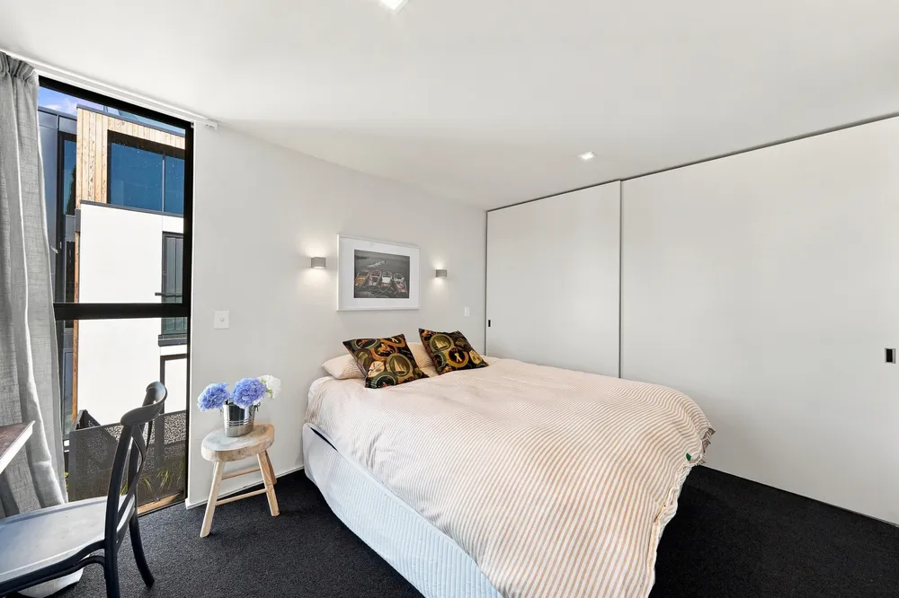 Photos of 1 Millbank Lane