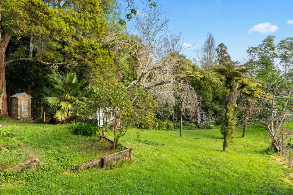 Photos of 1058 Paerata Road