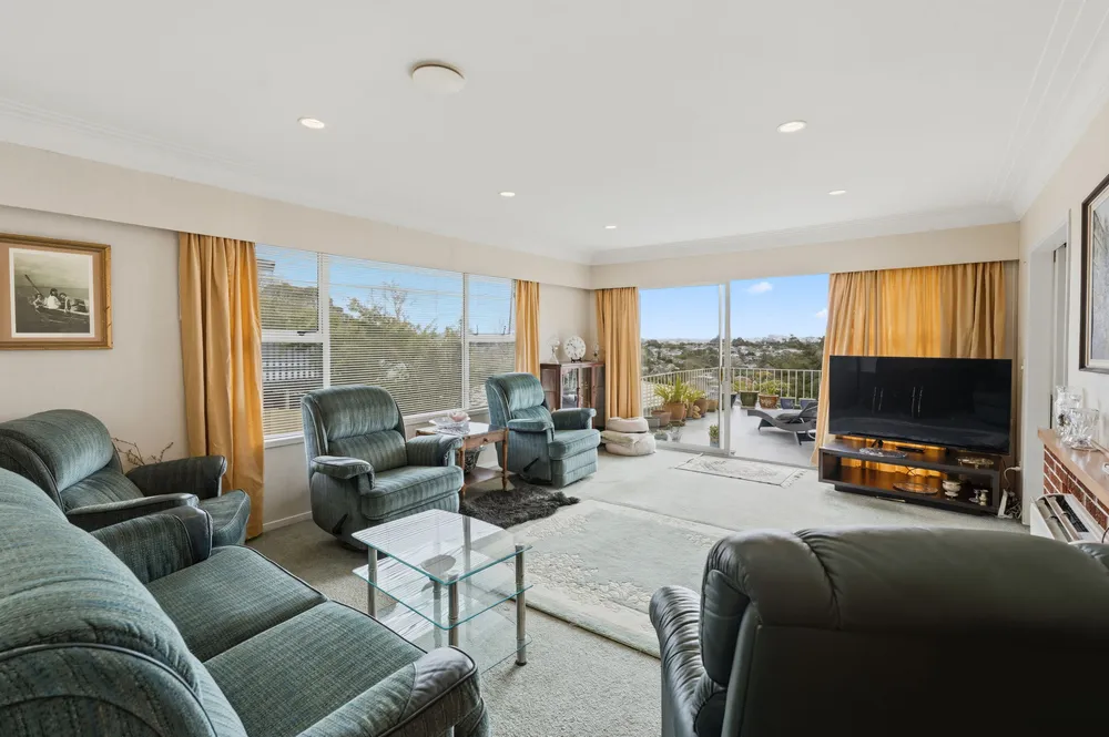 Photos of 62 Chivalry Road