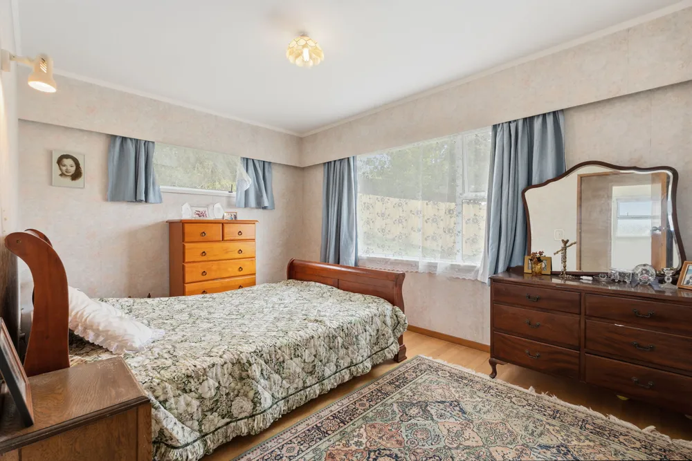 Photos of 62 Chivalry Road