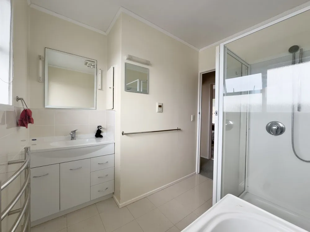 Photos of 62 Chivalry Road