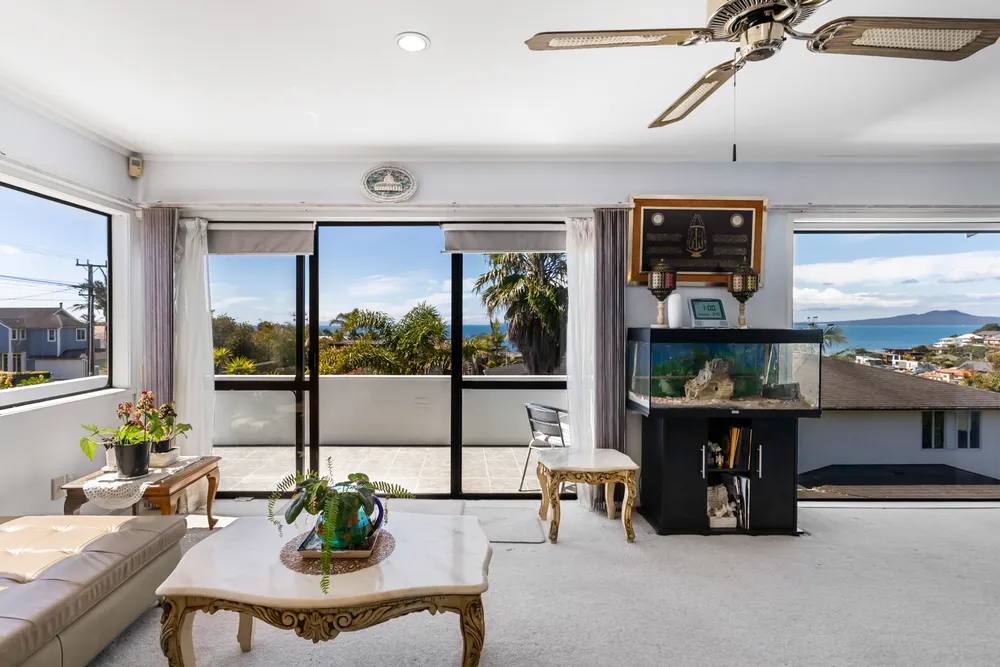 Photos of 19 Hyde Road