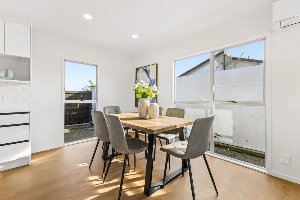 Photos of 22 Chelburn Crescent