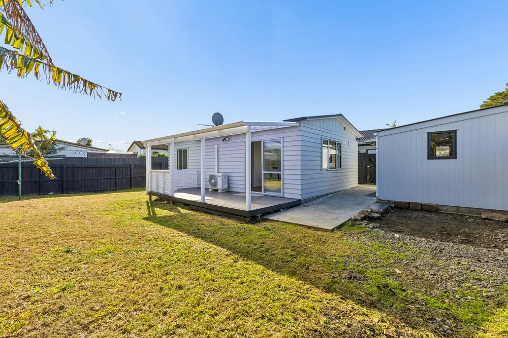 Photos of 22 Chelburn Crescent