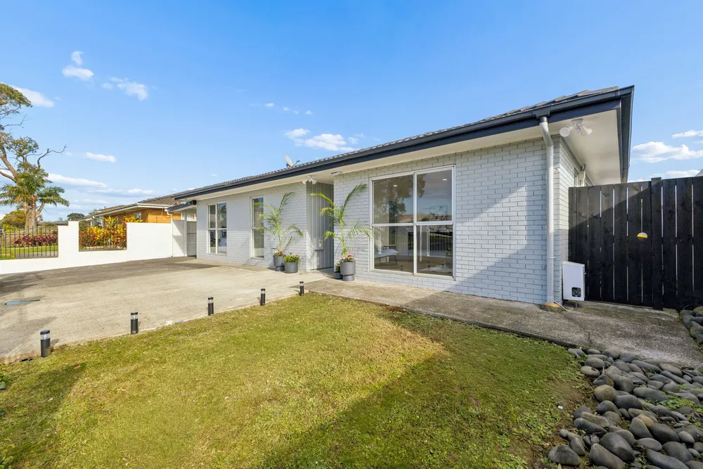Photos of 22 Chelburn Crescent