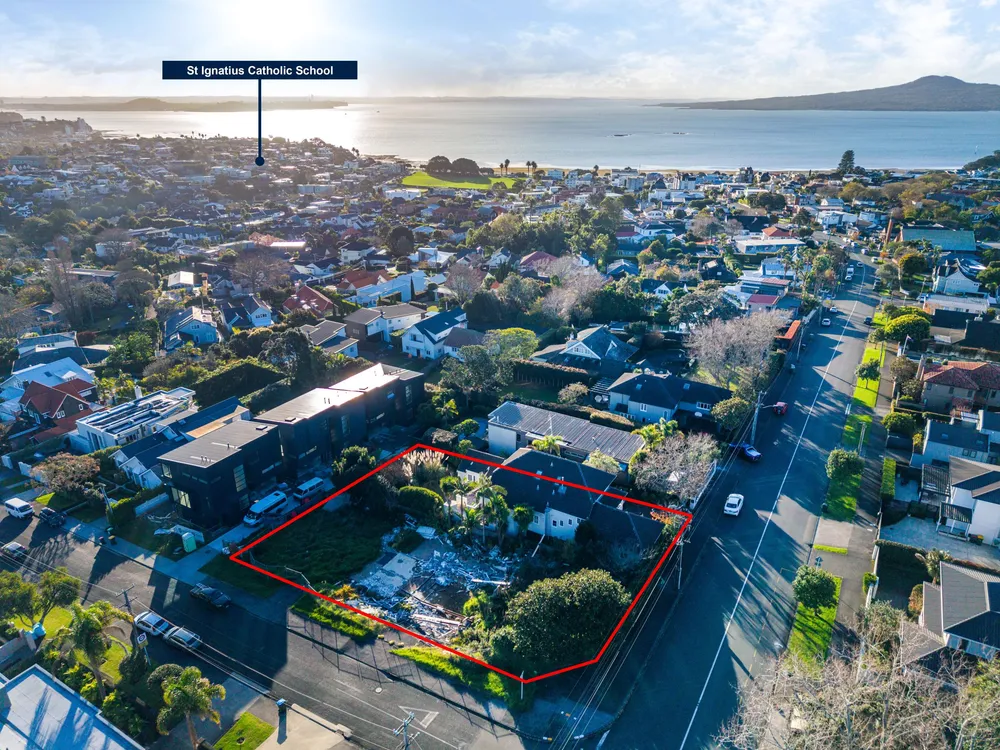 Photos of 127-129 St Heliers Bay Road