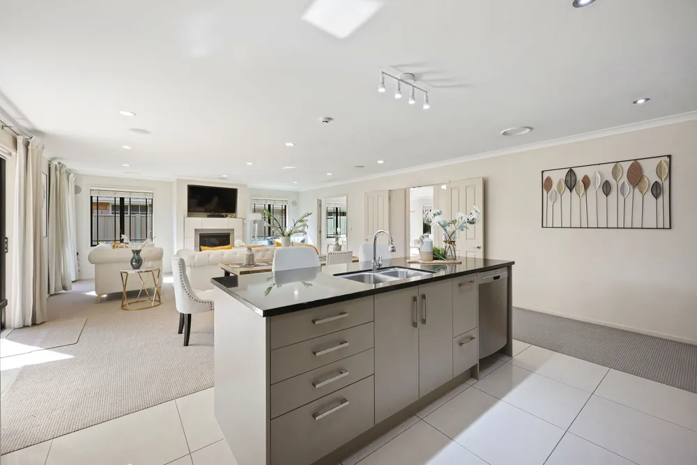 Photos of 16 Erceg Way