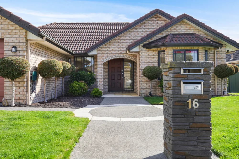 Photos of 16 Erceg Way