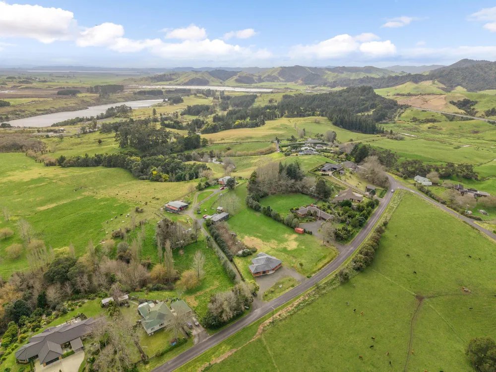 Photos of 193 Kimihia Road
