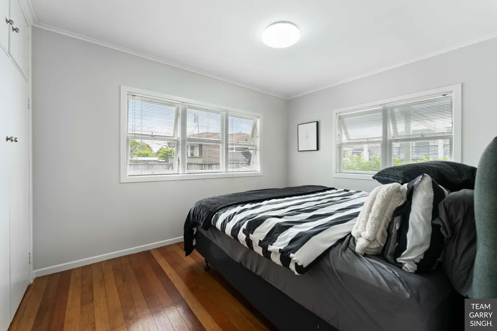 Photos of 140 Clevedon Road