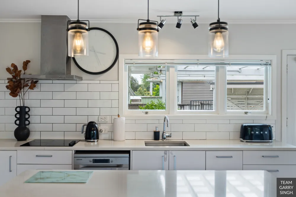 Photos of 140 Clevedon Road