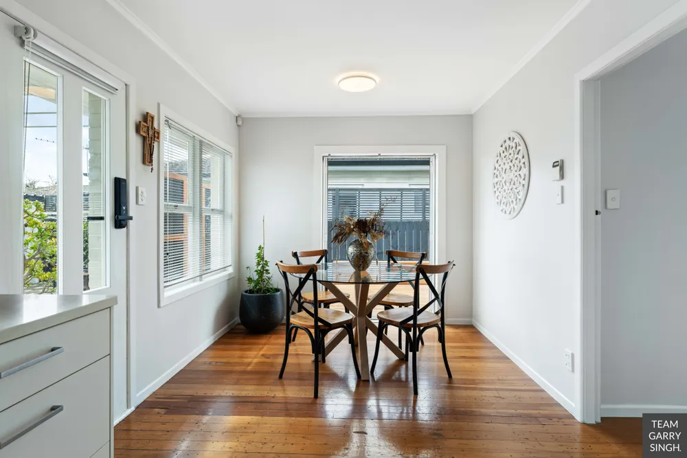 Photos of 140 Clevedon Road