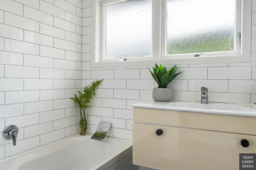 Photos of 140 Clevedon Road