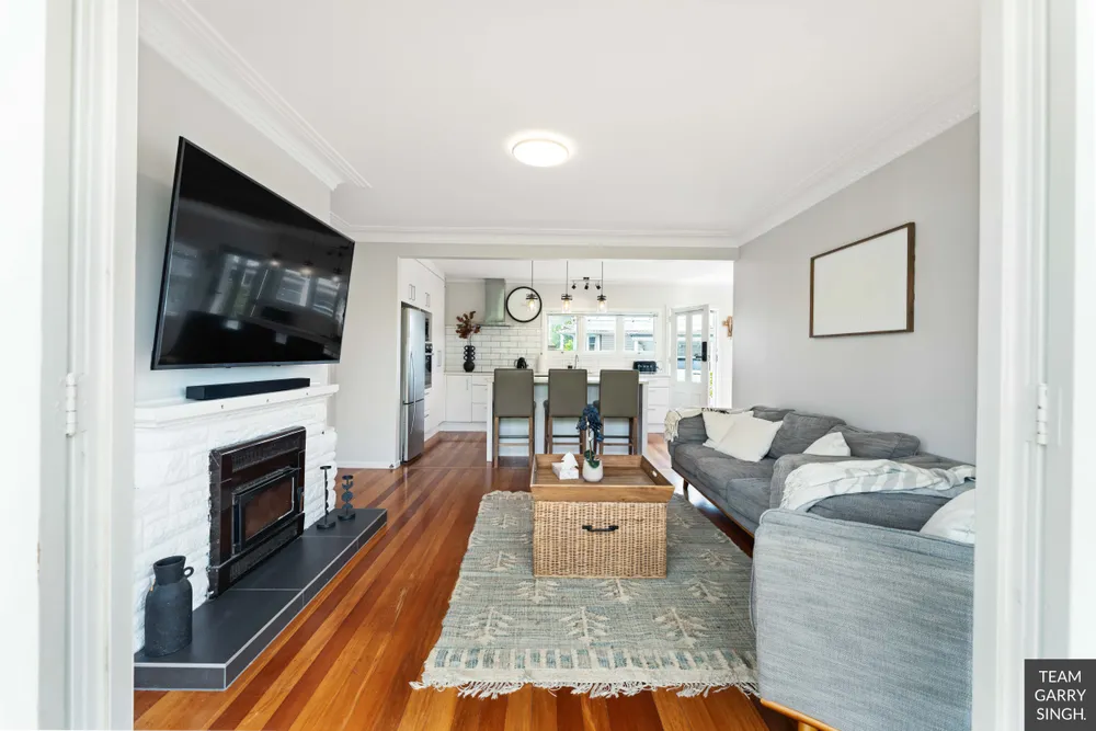 Photos of 140 Clevedon Road