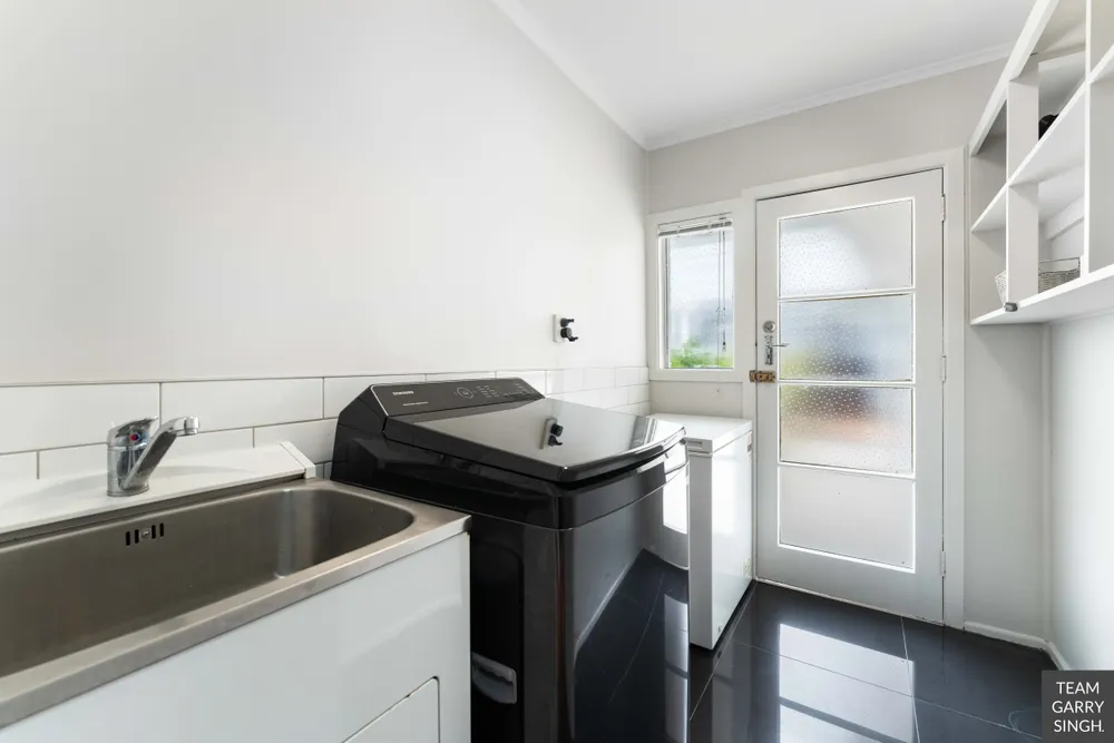 Photos of 140 Clevedon Road