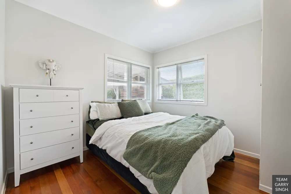 Photos of 140 Clevedon Road