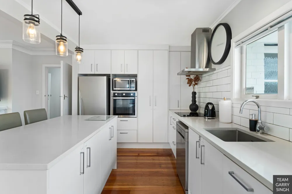 Photos of 140 Clevedon Road