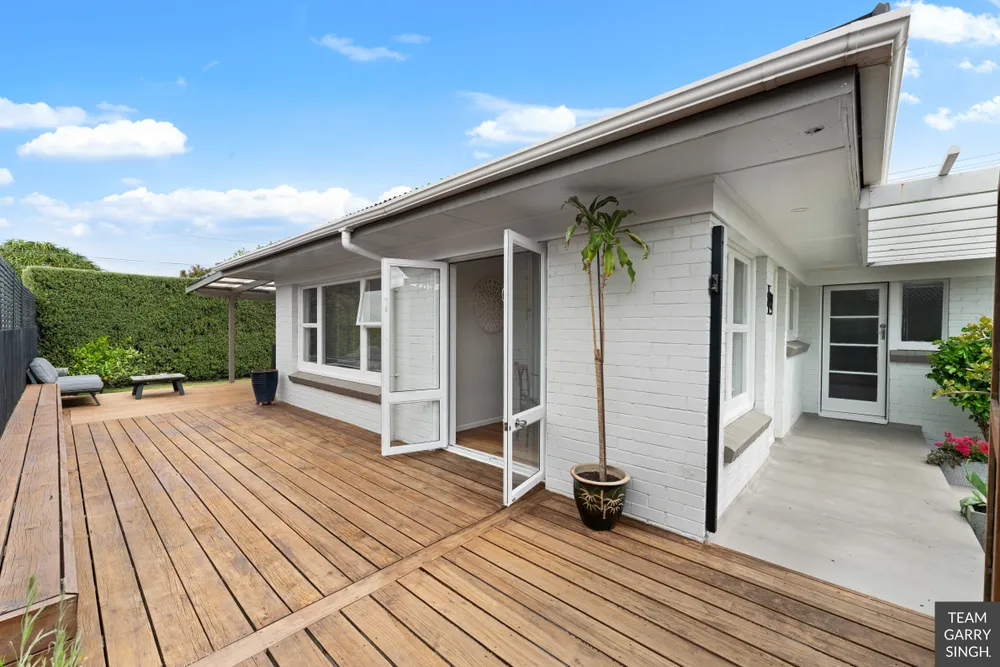 Photos of 140 Clevedon Road
