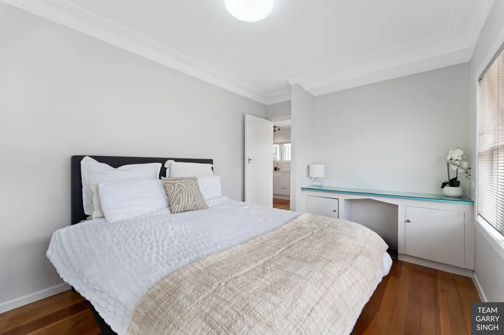 Photos of 140 Clevedon Road