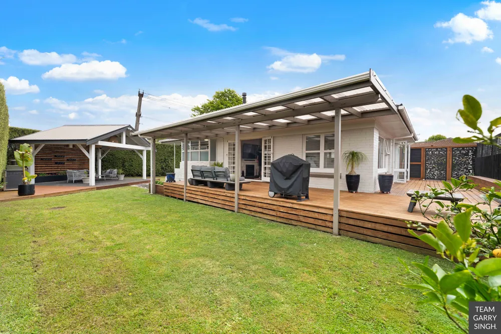Photos of 140 Clevedon Road