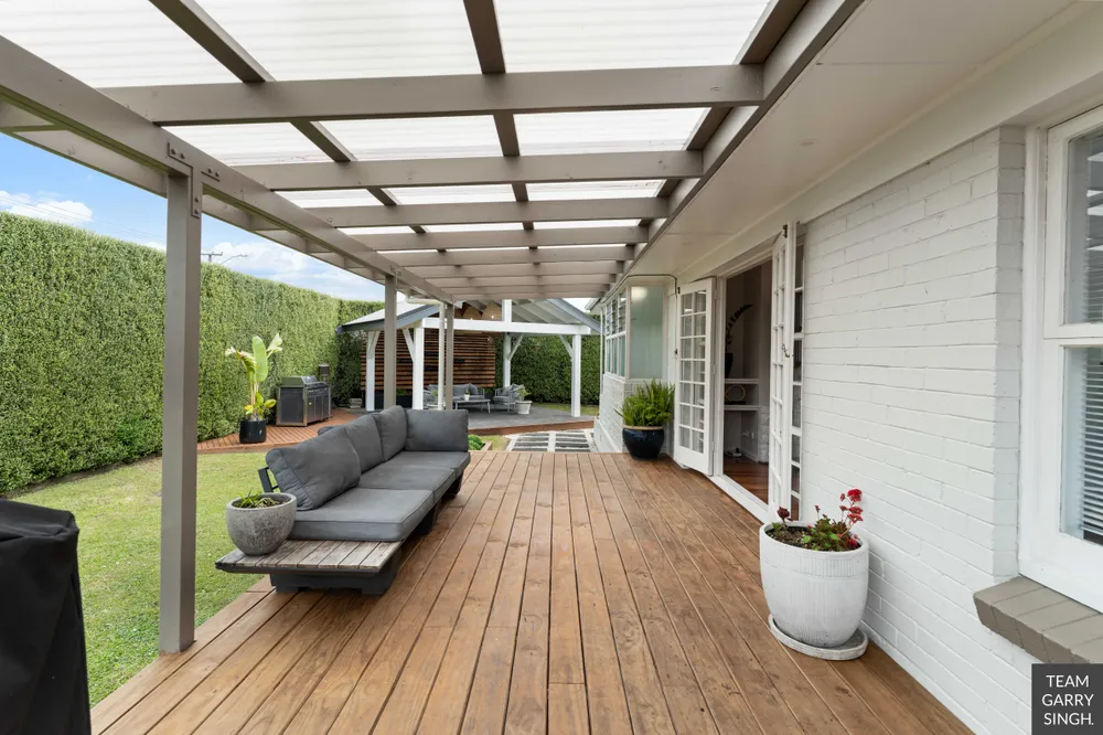 Photos of 140 Clevedon Road