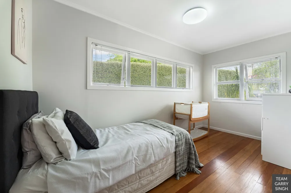 Photos of 140 Clevedon Road