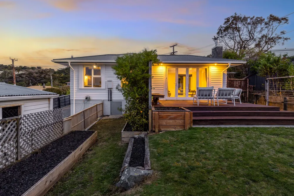 Photos of 25 Beazley Avenue