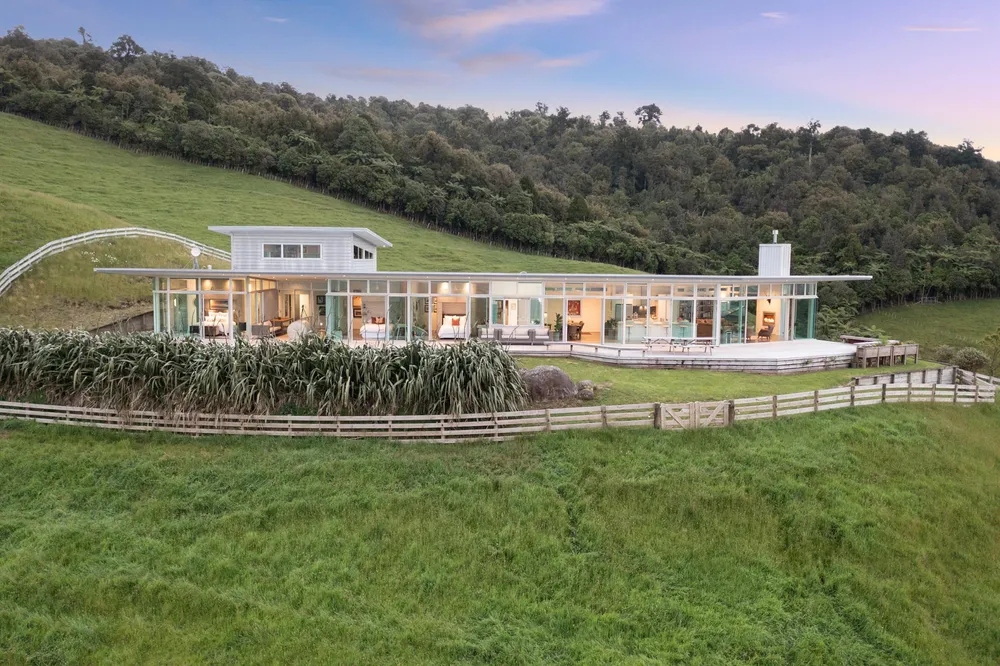 Photos of 526 Lund Road