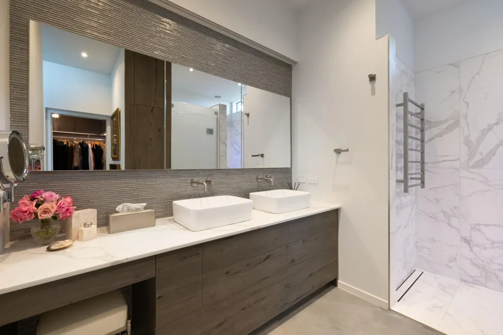 Photos of 526 Lund Road
