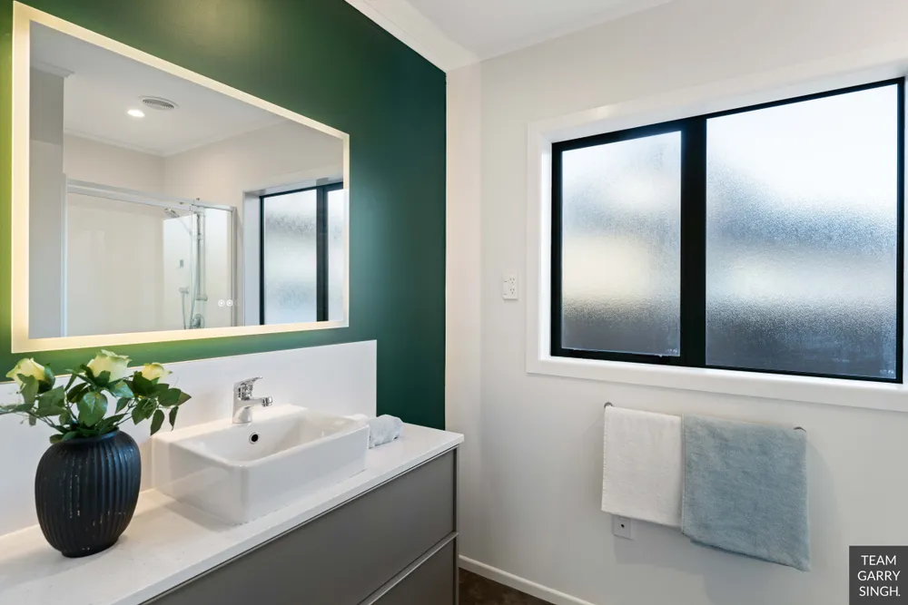 Photos of 34 Antrim Crescent
