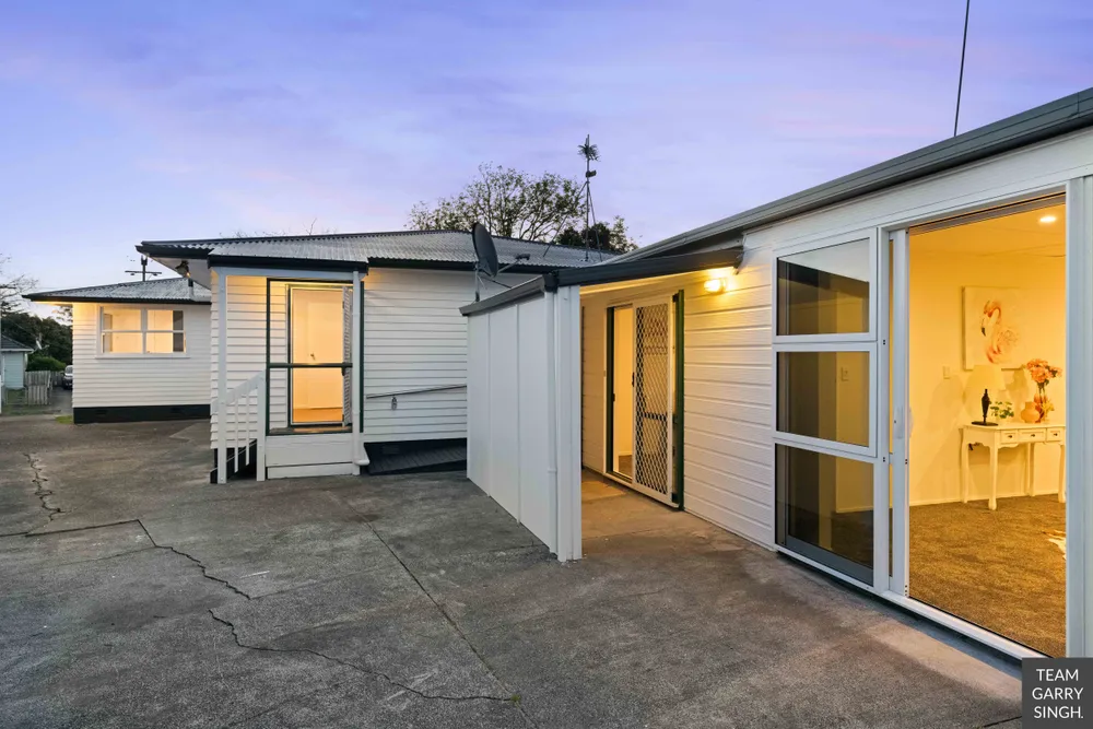 Photos of 34 Antrim Crescent