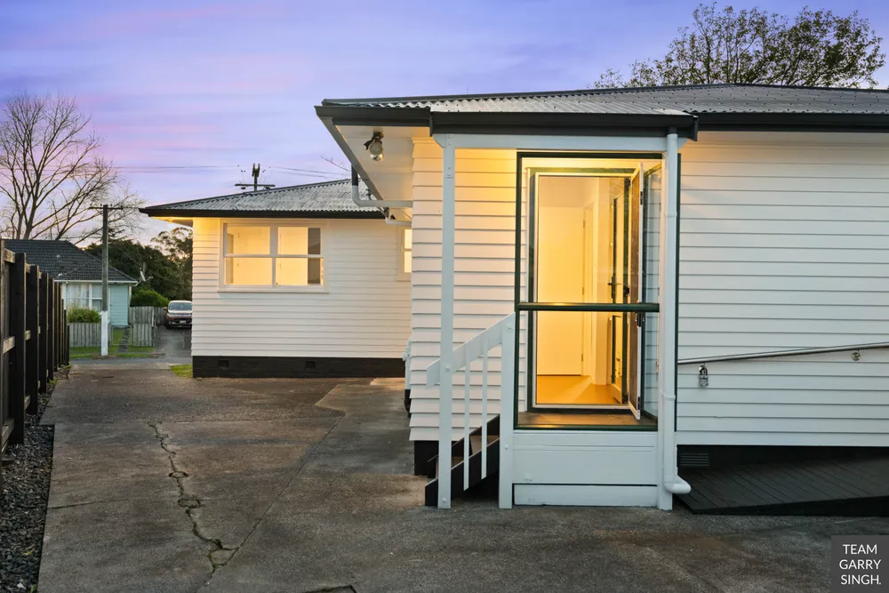Photos of 34 Antrim Crescent