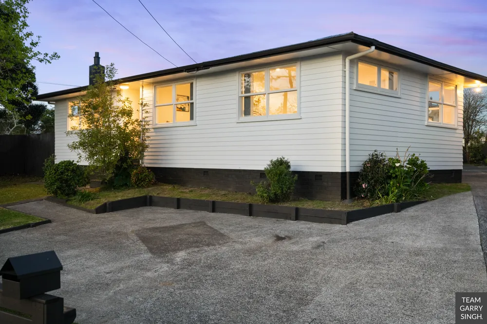Photos of 34 Antrim Crescent