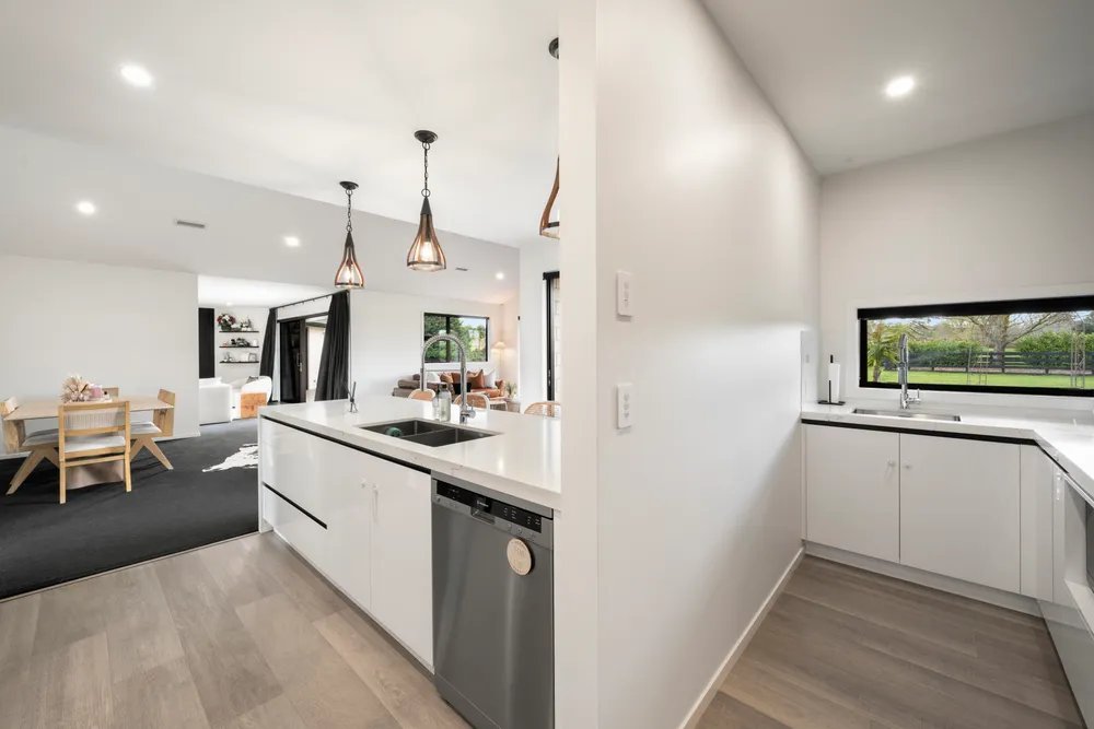 Photos of 382B Tuakau Road