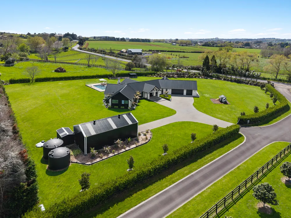 Photos of 382B Tuakau Road