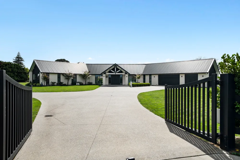 Photos of 382B Tuakau Road